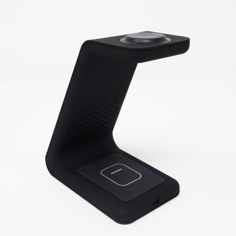 UMEMORYの充電台。実際の製品名（？）が非常に長いので、本記事では単に充電器とか充電台と記載させていただいております。