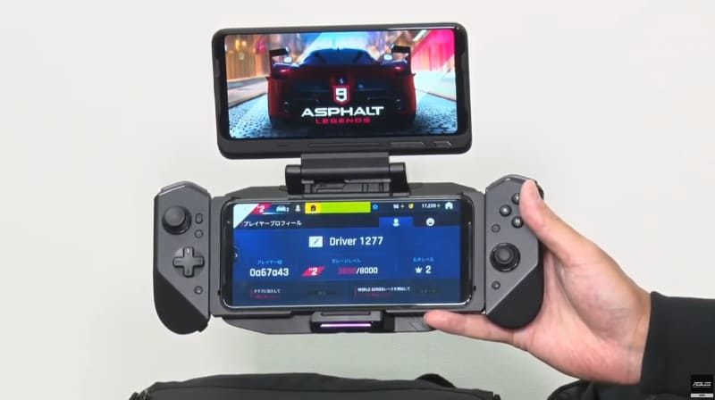 TwinView Dock 3、写真は本体と「ROG Kunai Gamepad」を装着したもの