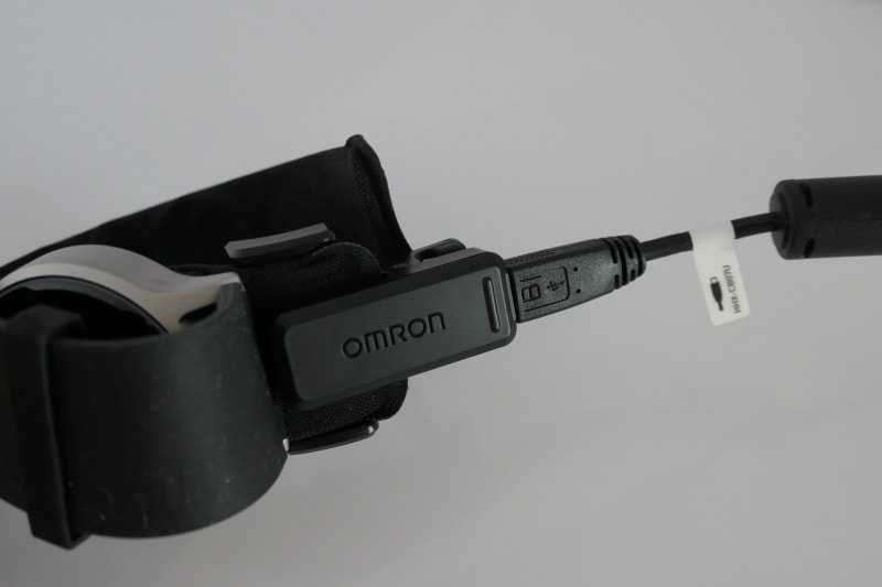 充電には専用のアダプターが必要