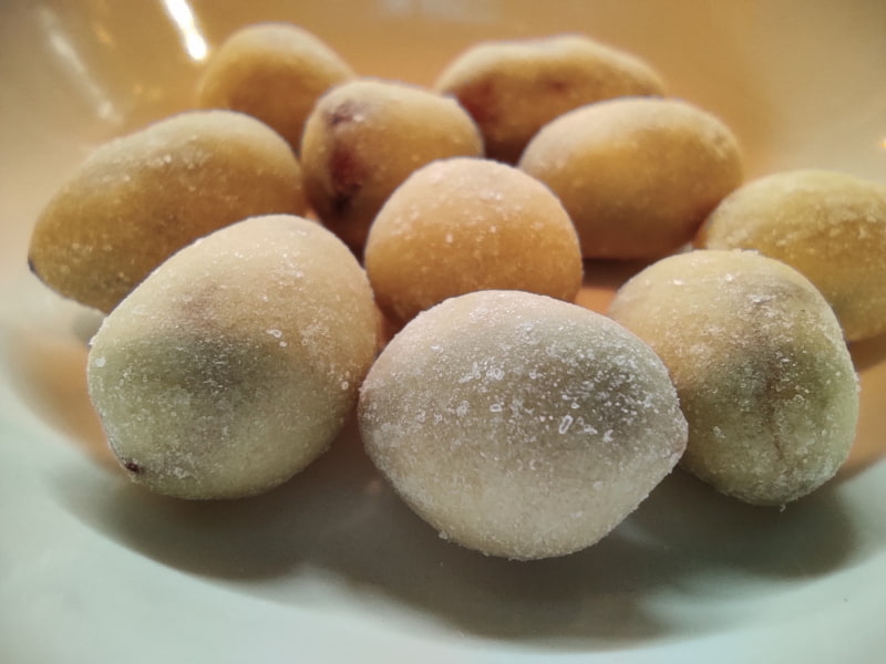 ただの豆菓子もマクロで撮影すると少し変わって見える気がする