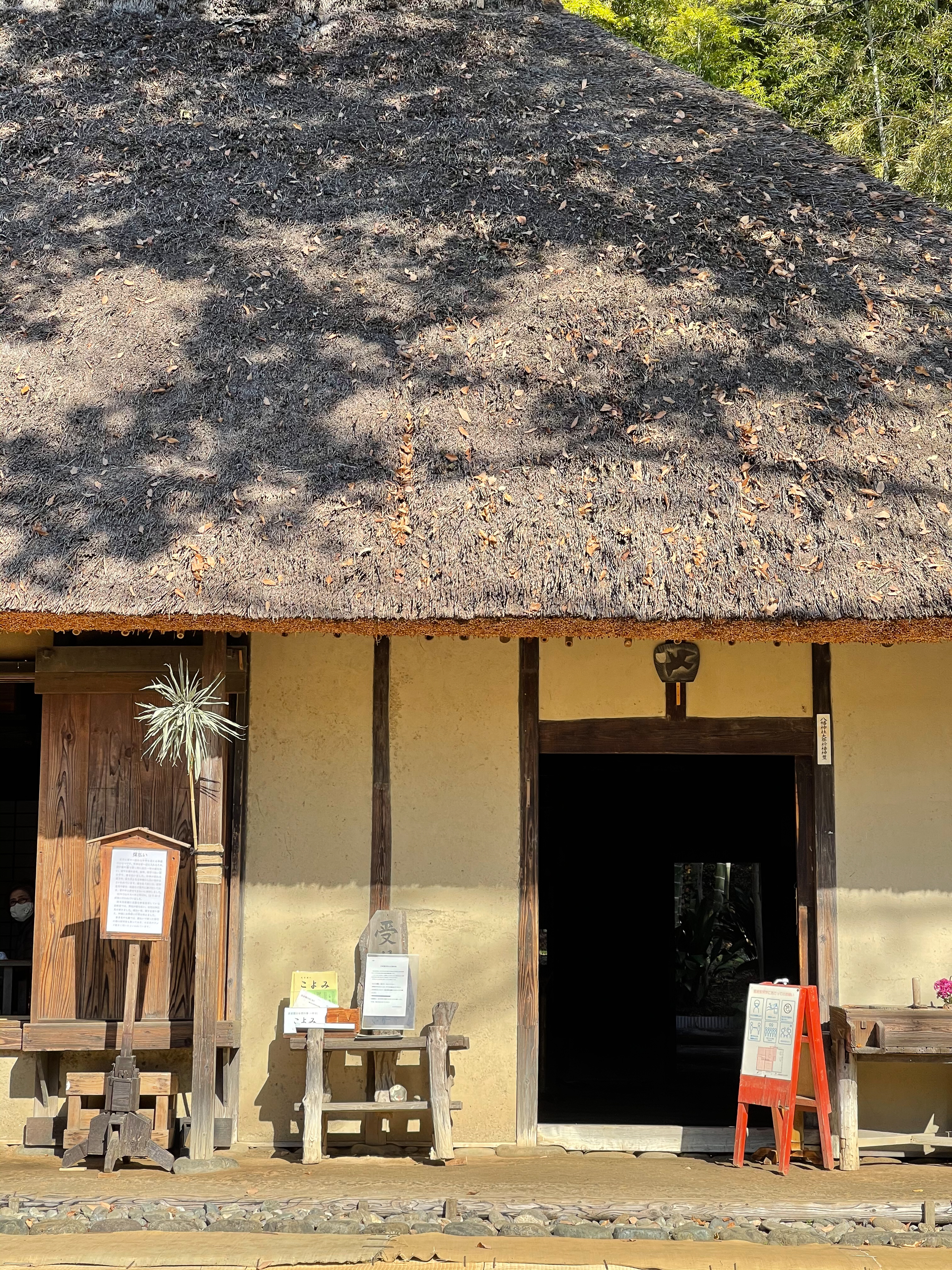 焦点距離が長くなった分「切り取る」という感覚が顕著になる。スナップや風景撮影で新しい表現が可能になる。シャープで高精細な写りはなかなかのもの。ただ「iPhone 12 Pro Max」はやや露出過多の印象があるので、好みに応じて積極的に画面をタップして露出補正をかけたほうがいいかもしれない