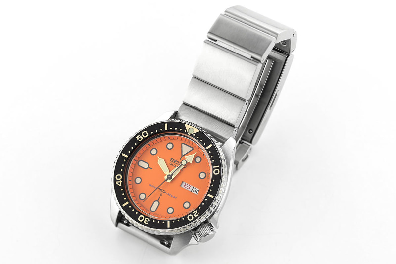 これは初代wena wrist。腕時計ヘッド部に装着することでスマートウォッチ化できる。