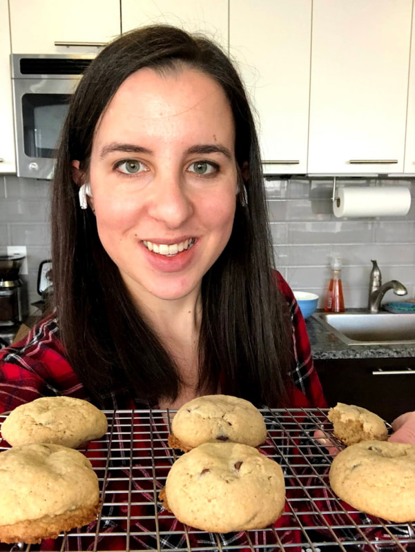 「ブレイキー」と、それを手にするグーグルのDeveloper Advocate（いわゆるエバンジェリスト） Sara Robinson氏