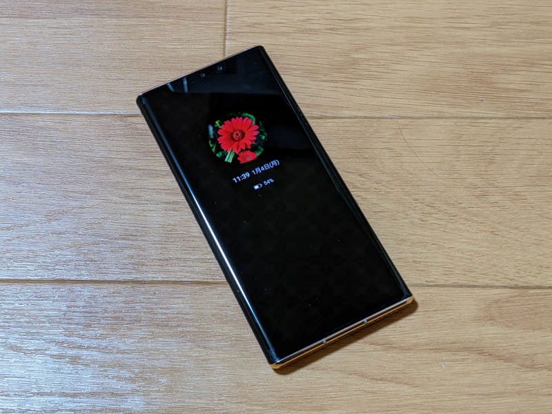EMUI 11に対応したMate 30 Pro 5G。常時表示に自分が撮った写真を使ってみました。