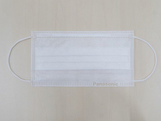 マスクには「Panasonic」のロゴも
