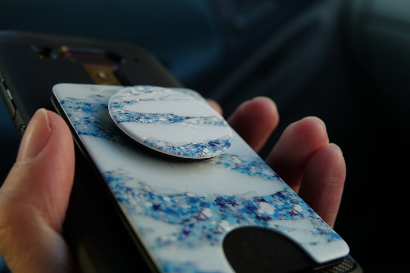 これは「PopWallet」だが、平坦なデザインのものならば使える