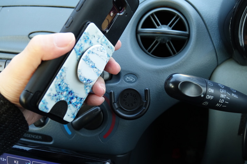 ポップソケッツグリップは縮めたまま