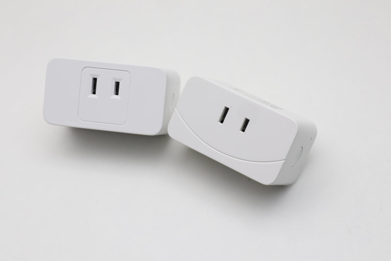 左はHomeKit非対応版、若干形状が違っているが、必ずしも形状でタイプは判別できないようだ