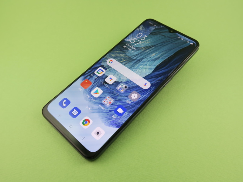 オウガ・ジャパン「OPPO A73」、約159.8mm（高さ）×72.9mm（幅）×7.45mm（厚さ）、約162g（重さ）、ネービーブルー（写真）、ダイナミックオレンジをラインアップ