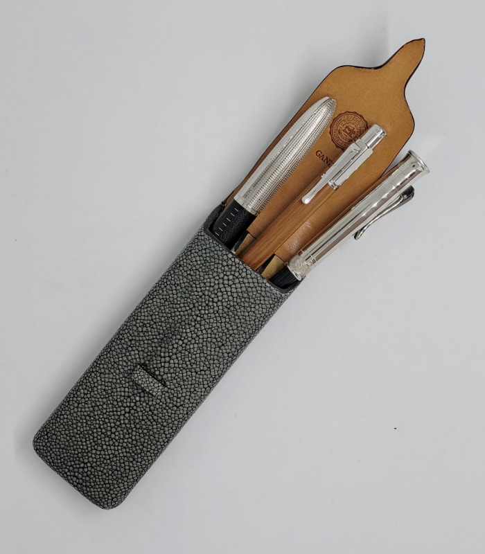 万年筆＋ボールペン＋鉛筆　も3本ケースもポピュラーな存在だ