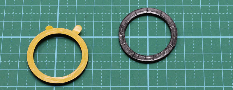 まず机上にリング状の両面テープ的な台座治具を貼り付ける。