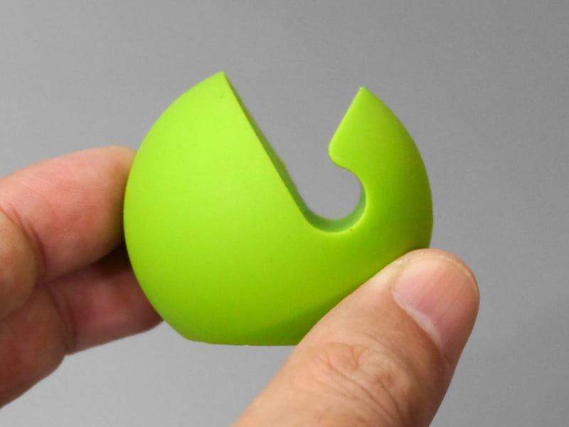 横から見たところ。独特の形状がよくわかる