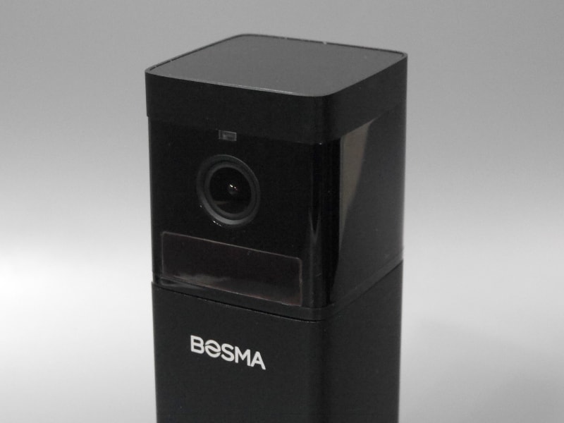 上部ほぼ1/3がカメラユニットになっている。クリアパーツで覆われている