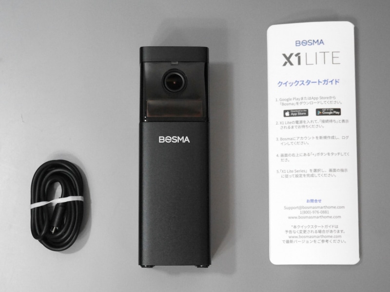 付属品一式。ケーブルに日本語クイックスタートガイドのみとシンプル。