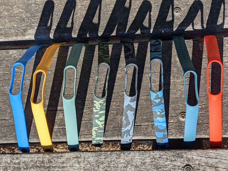 筆者のバンドコレクションその1。シリコンバンドの数々です。海洋迷彩柄がお気に入り