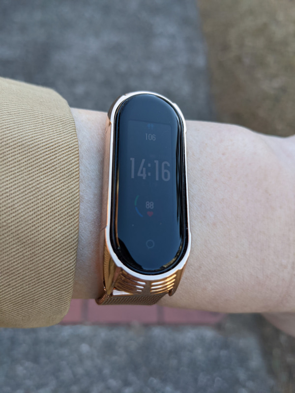 筆者のバンドコレクションその2、金メッキ。スーツのときでも安心