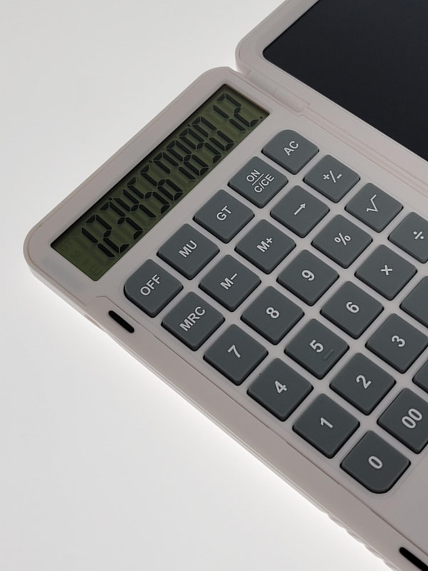 12桁電卓なので一般的な事務計算には困らない