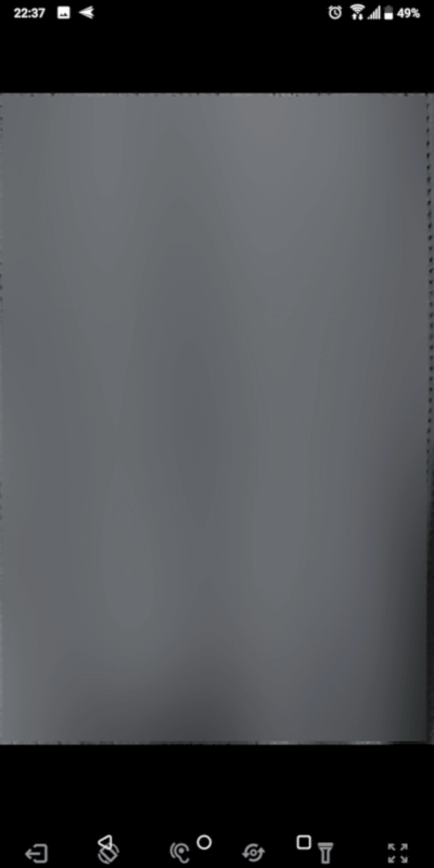 ナビゲーションボタンが被ってしまったけど、右から2番目に懐中電灯。左から3つ目にマイクボタン