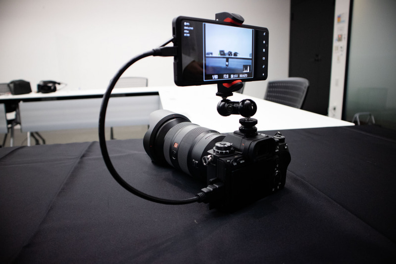 同日発表されたソニーの最新一眼レフカメラα1と接続