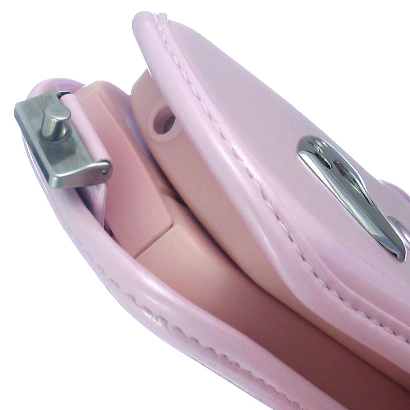 折りたたんだ状態を維持するためにはホックを利用しなければならない