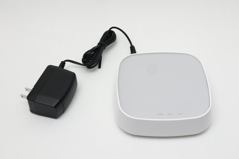 入っているものはルータ本体と電源のACアダプター