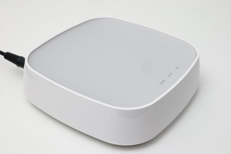 サイズは決して小さくなく、縦横とも133mm、暑さは35mmで、中央はへこんだデザイン