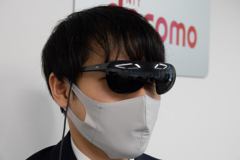 中間にあたるサングラス風のアタッチメント