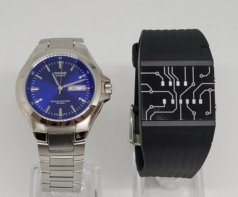 ごく普通のアナログ腕時計と横並びにしてみた