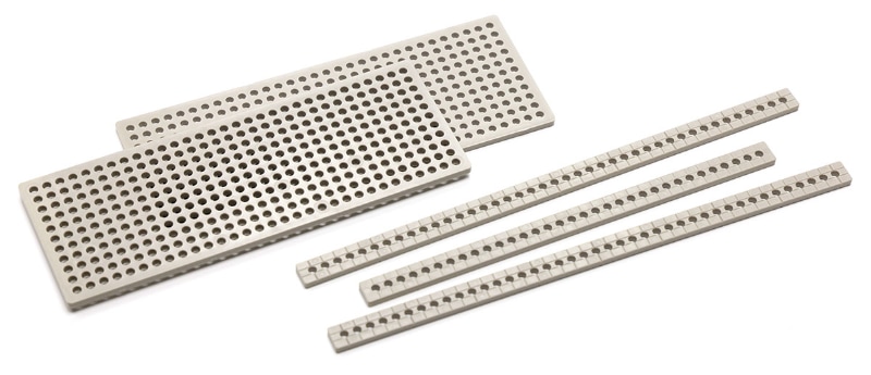 TAMIYA「楽しい工作シリーズ」のうち、ユニバーサルと名がつくパーツ。これらを組み合わせていけば、自由にスマートフォンスタンドを作れるハズ!!!