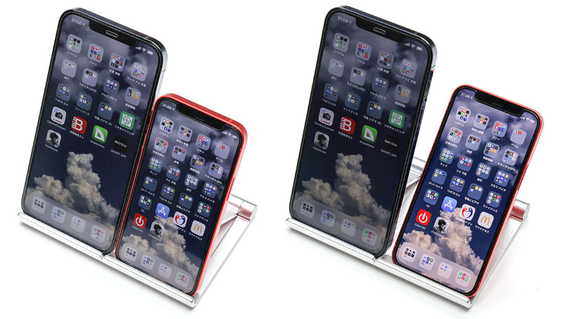 iPhone 12 miniやiPhone 12 Pro Maxをちょうど置ける。個別の角度調節も可能だ。