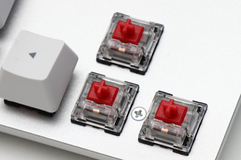 キートップは引っ張れば外れる。TTCスイッチだった