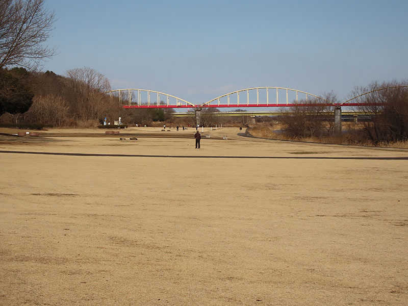 PowerShot ZOOMの100mmで撮ったもの。望遠鏡倍率1.2倍で、そーんなには望遠って感じでもない。iPhone 12 Pro Maxの光学ズーム最大倍率である2.5×より、ちょっと遠くが見えるという感じ