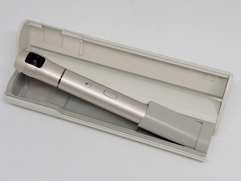 昨年秋にIQUI本体を買い、楽しみにしていた専用充電ケースを年明けに買った