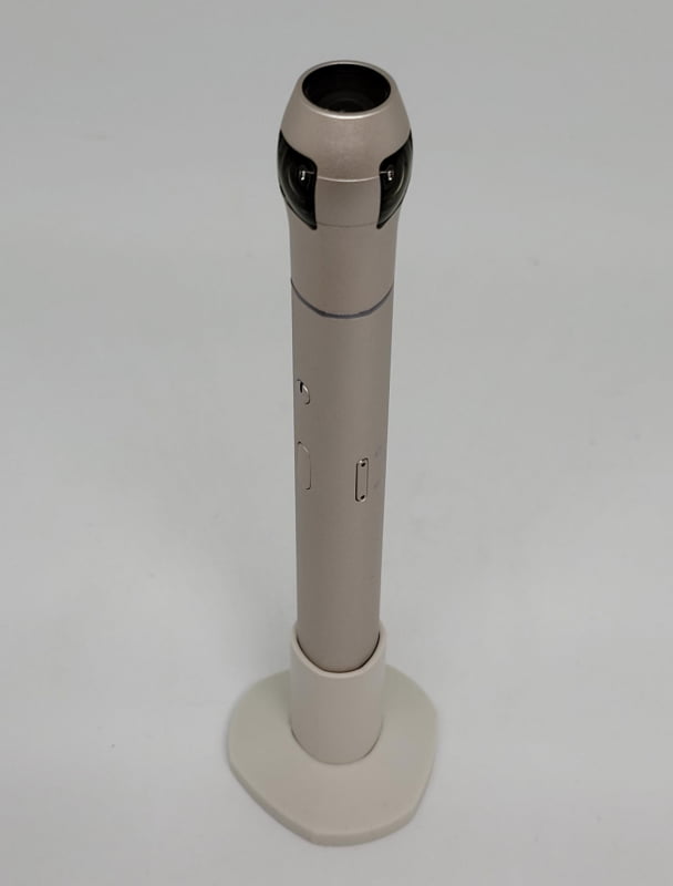 IQUIは単体では安定性が悪く、三脚も無理そうなので専用スタンドが付属する