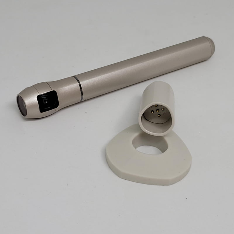 専用スタンドのコアになるのはUSB Type-C充電ポートの付いたコネクター