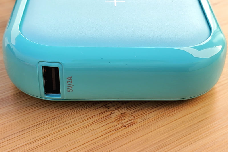 こちらは5V/2AのUSB Type-Aポート