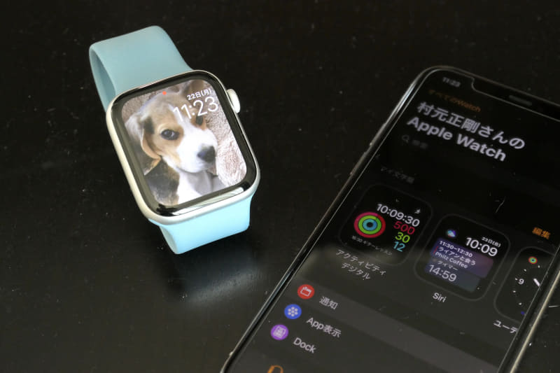 筆者が使っているのはSeries 6（GPSモデル）の44mmシルバーアルミニウムケース。バンドは水色のソロループを選んだ