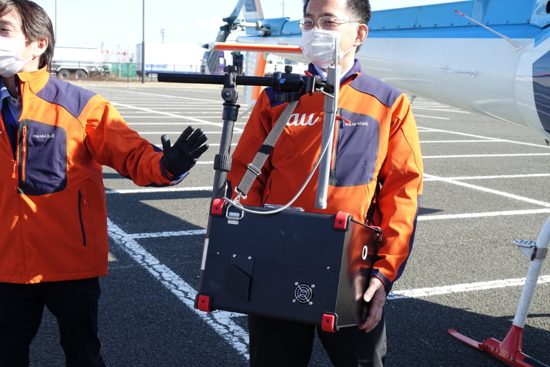 基地局と搭載の様子