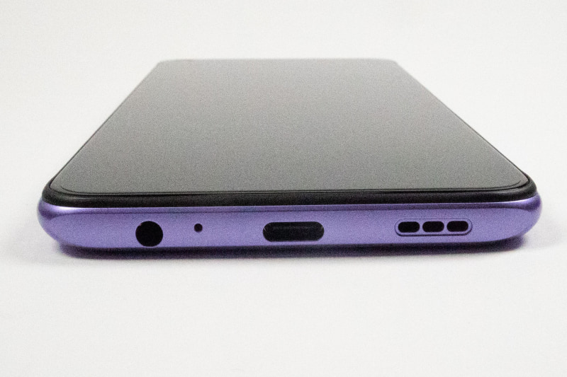 下側面、イヤホンジャックとUSB Type-C端子