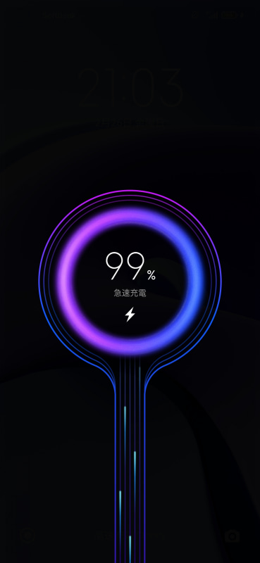 同梱の充電器で急速充電に対応