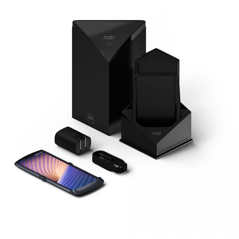 パッケージには、15Wの急速充電器、USB Type-Cケーブル、DENONのプレミアムヘッドセットなどが同梱