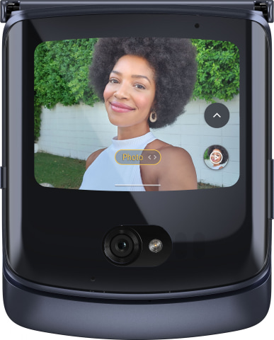 赤井motorola razr 5G SIMフリー　モトローラ　レーザー motorola razr 5G」のSIMフリーモデルも登場 eSIM対応、約18万円