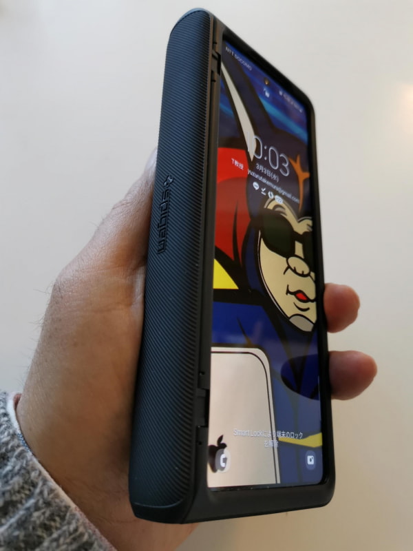 衝撃吸収 米軍MIL規格取得 耐衝撃 スリム・アーマー Proは、多少落下時のことが心配なGalaxy Z Fold2 5Gをデュラブルなイメージのスマホに変身させてくれる