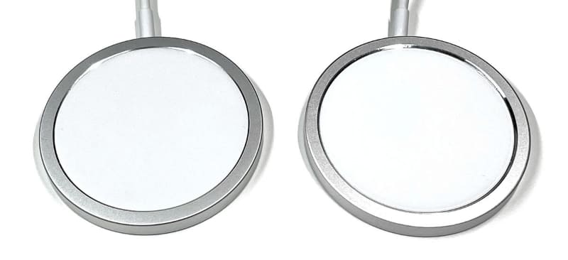 Apple純正MagSafe充電器と、それにソックリなパチモンMagSafe充電器。さぁ?どちらがホンモノでっしょ～かっ？　正解は左がホンモノだが、パッと見ではわからない
