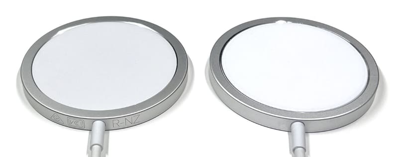 左がApple純正MagSafe充電器、右がパチモン。充電器のケーブルの付け根に各種刻印が施されているのがApple純正品である。……が、偽刻印が施されたパチモンも存在するのかもしれない