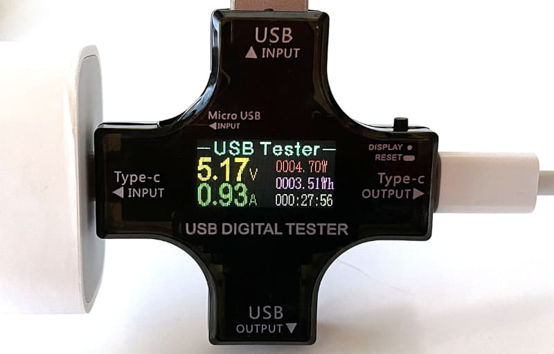 NFC無しのパチモンMagSafe充電器は、高出力でないQi充電器と見なされたもよう。5W程度でiPhoneを充電し続けたのであった