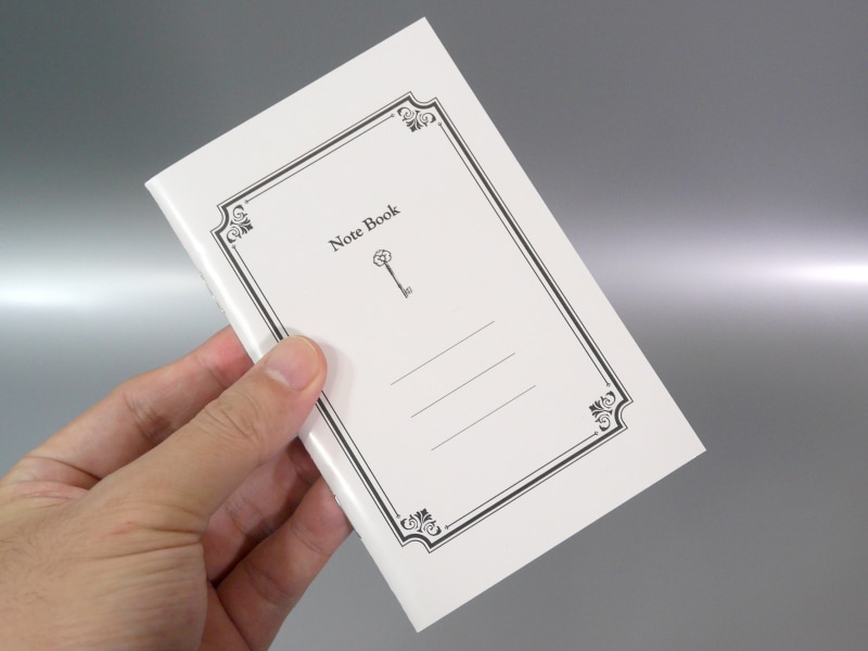 これはハピラの「パスワード管理帳」。サイズは前出製品の実質半分ほど