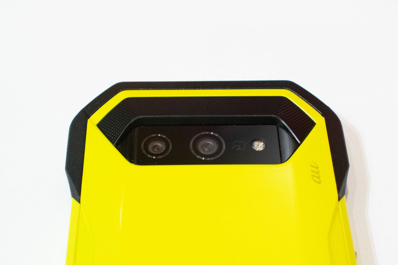 カメラは左からメインカメラとワイドカメラ（広角）