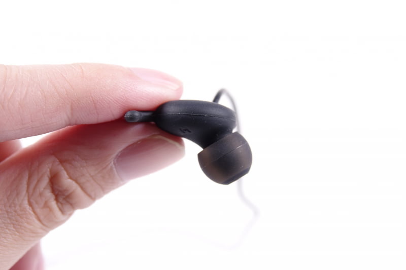 極めて薄いハウジング