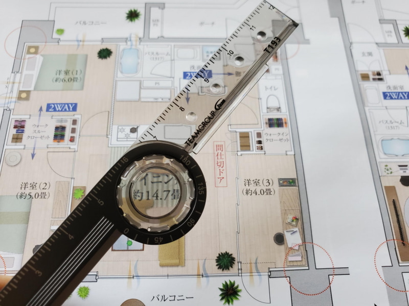 中央の丸い部分はルーペとなる